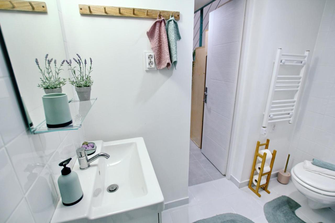 בודפשט Lovely&Modern Downtown Apartment With Free Parking מראה חיצוני תמונה